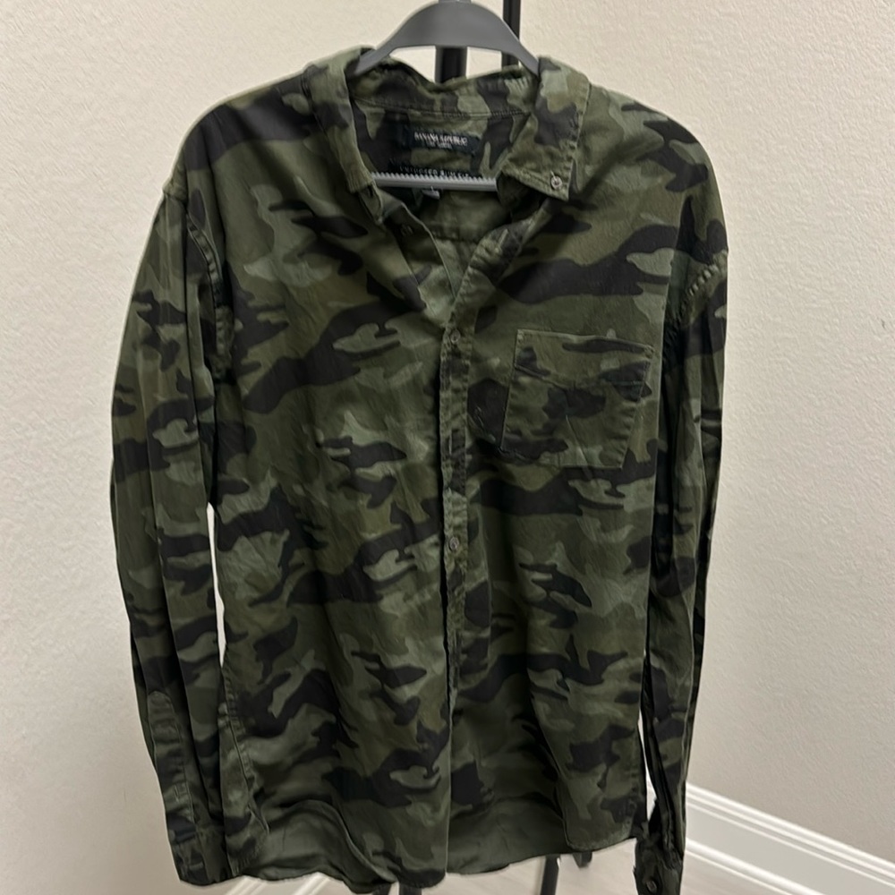 Banana Republic Untucked Slim Fit men’s button down shirt